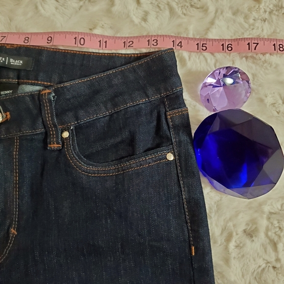 White House Black Market skinny flare jeans NWOT sz.4S dark wash - Picture 5 of 7